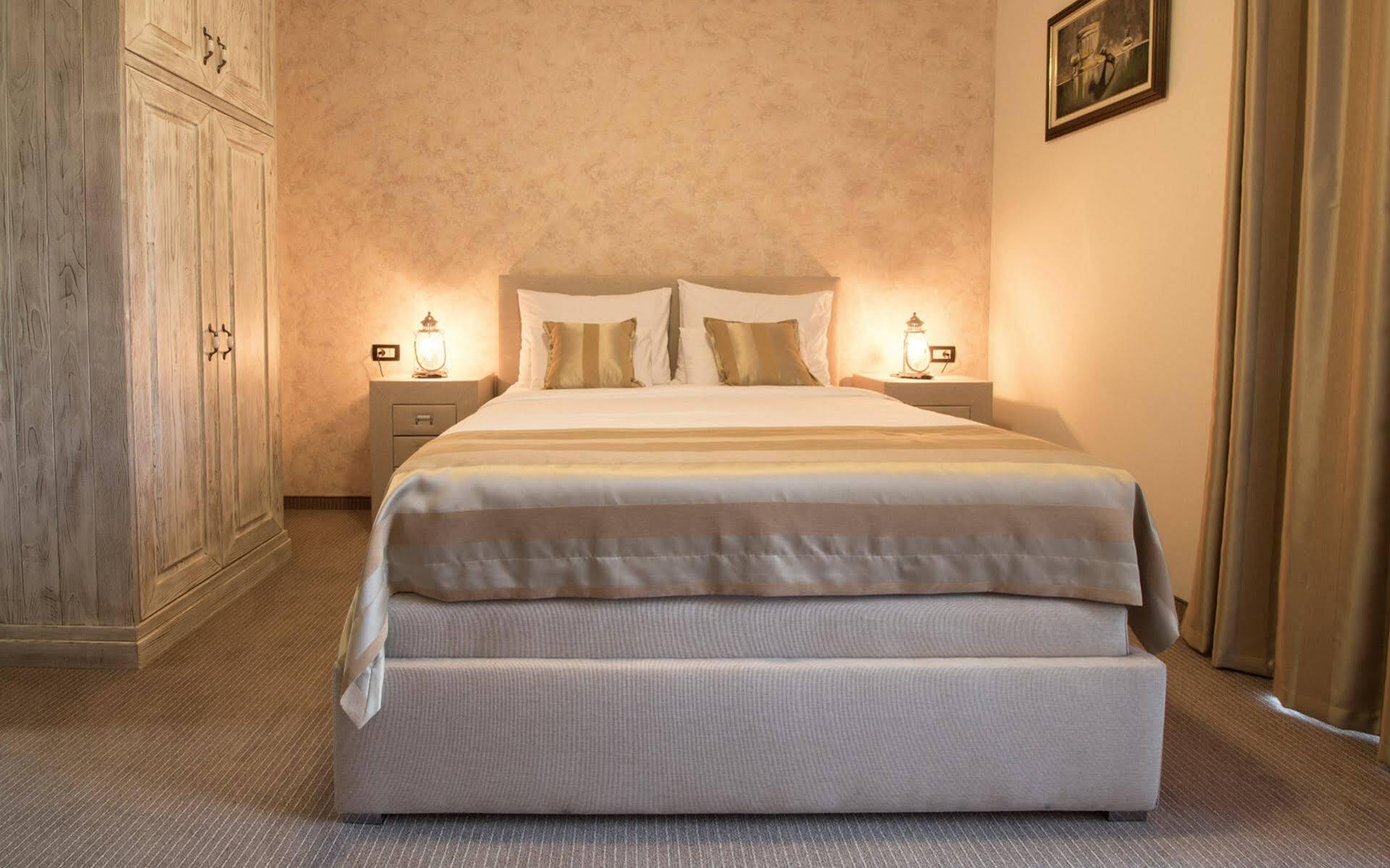 Hotel Helada Тиват Экстерьер фото