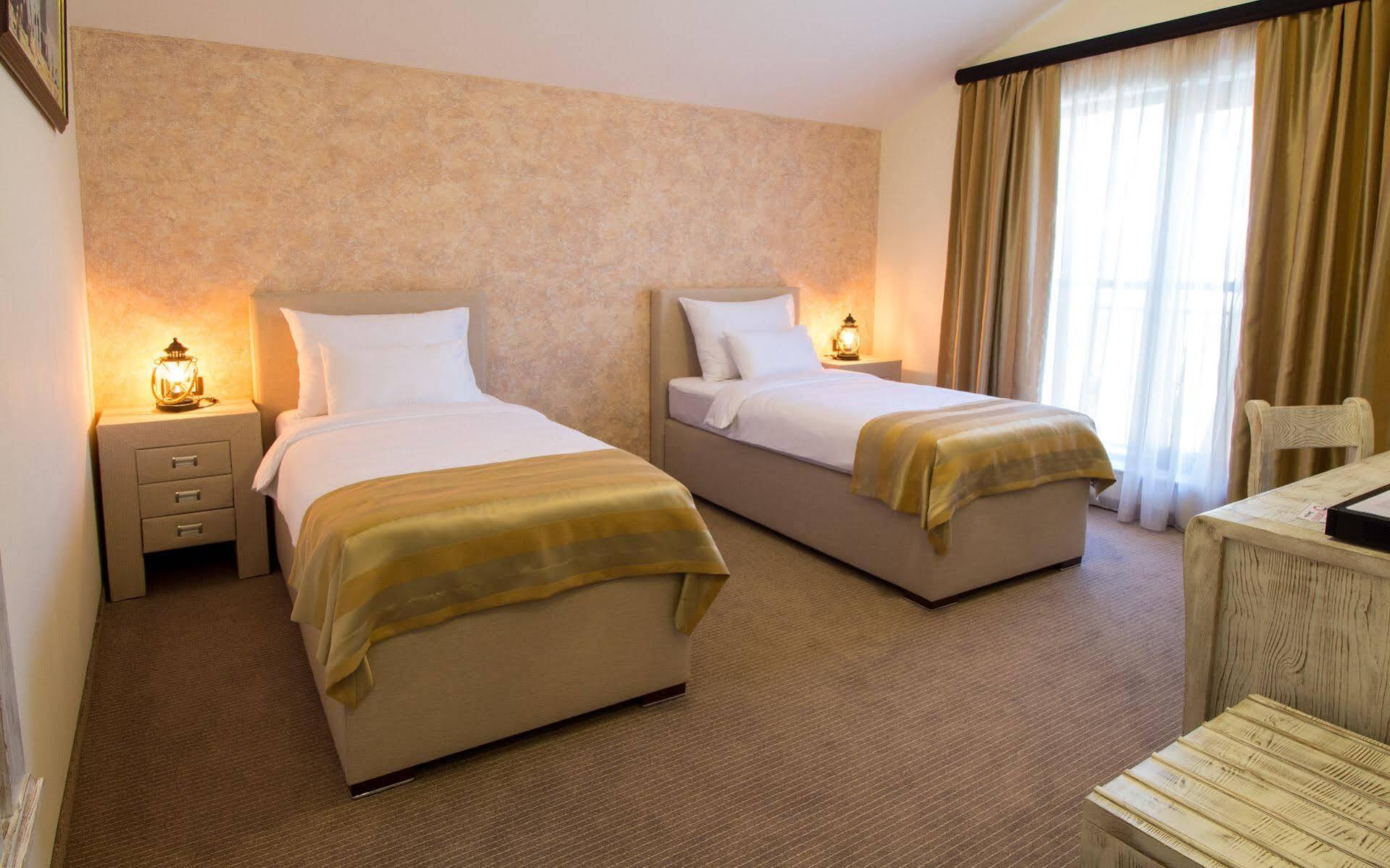 Hotel Helada Тиват Экстерьер фото