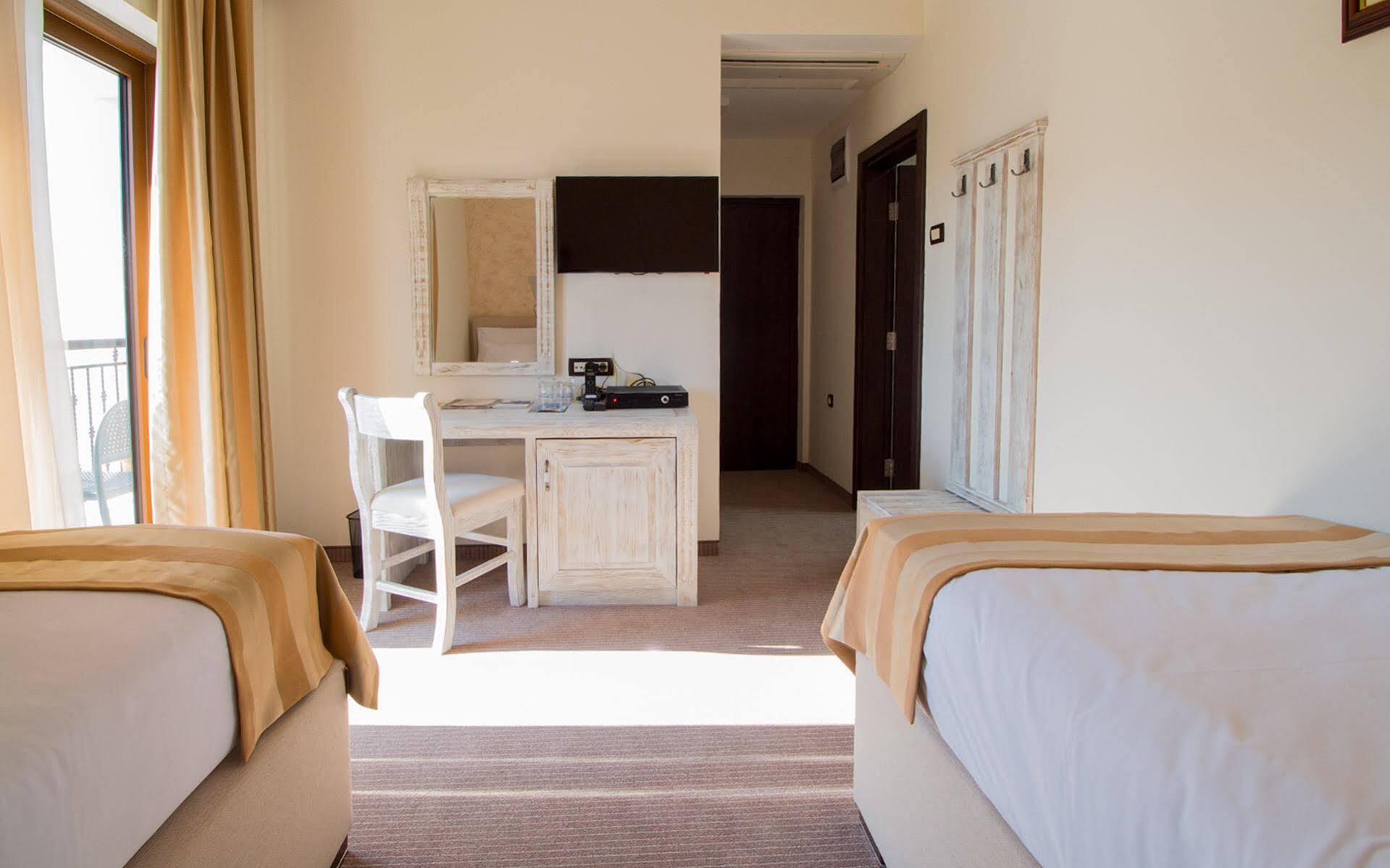 Hotel Helada Тиват Экстерьер фото