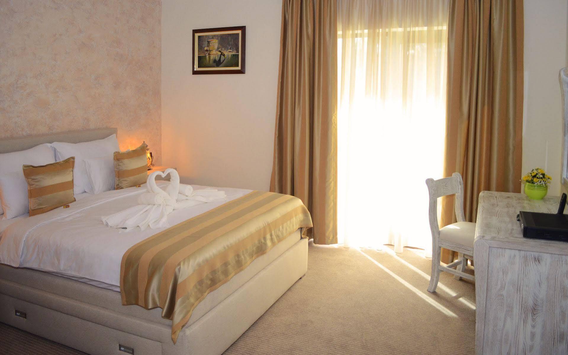 Hotel Helada Тиват Экстерьер фото